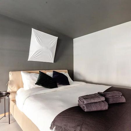 Design Spacious Loft In Navigli - Hosted By Sweetstay Milan Bagian luar foto