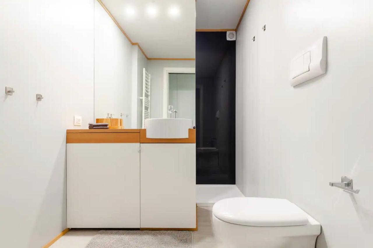 Design Spacious Loft In Navigli - Hosted By Sweetstay Milan Bagian luar foto