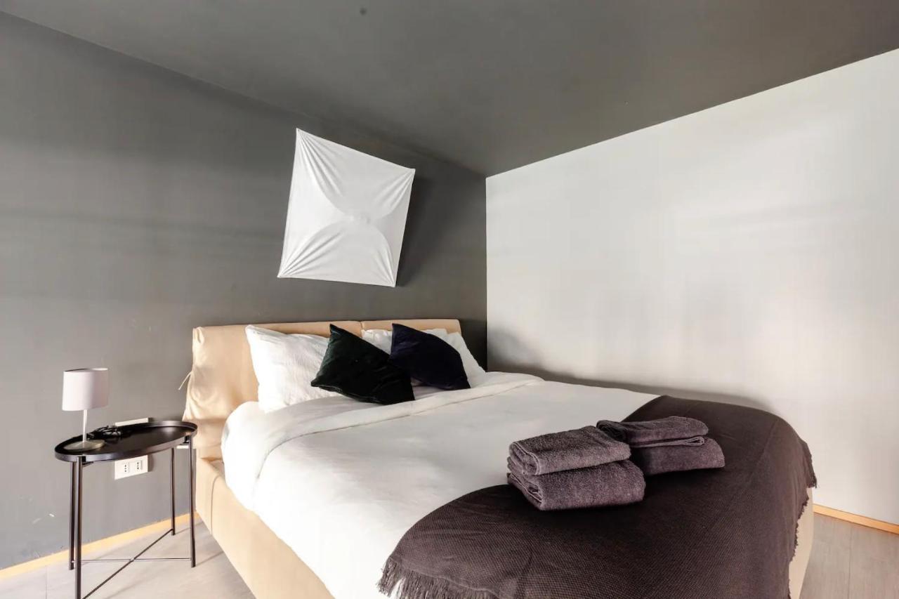 Design Spacious Loft In Navigli - Hosted By Sweetstay Milan Bagian luar foto